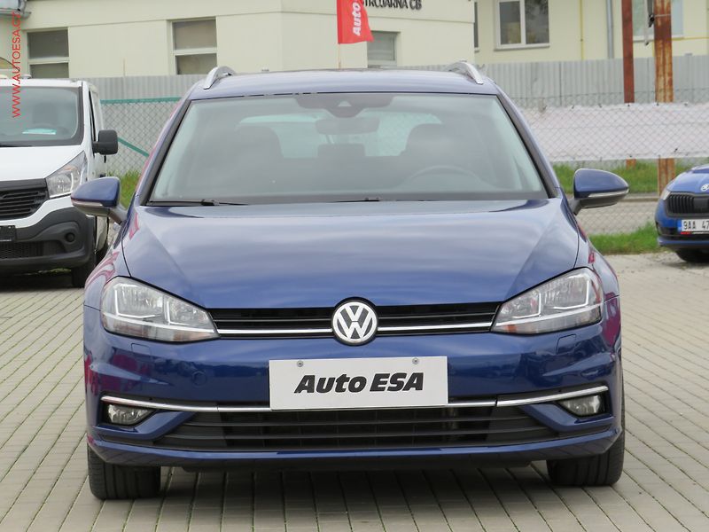Volkswagen Golf (2018) 2.0TDi, Navi, park.čidla - fotka 2 z 31