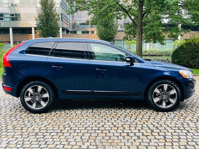Volvo XC60 2.4D5 5V 4x4 AUT TAŽNÉ SERVISK - fotka 9 z 47