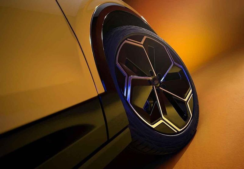 V útrobách obou vozů jsou shodné baterie a elektromotory