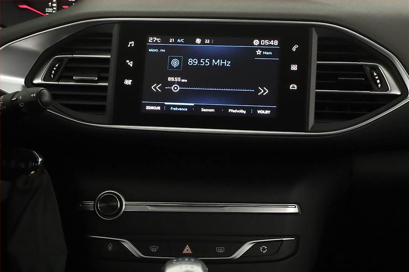 Peugeot 308 (2018) Style 1.2 PureTech, ČR,1.maj - fotka 9 z 13