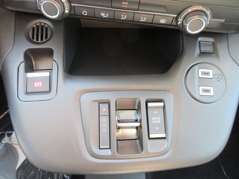 Peugeot Partner Furgon L1 Electric 100kW 50kWh - fotka 18 z 21
