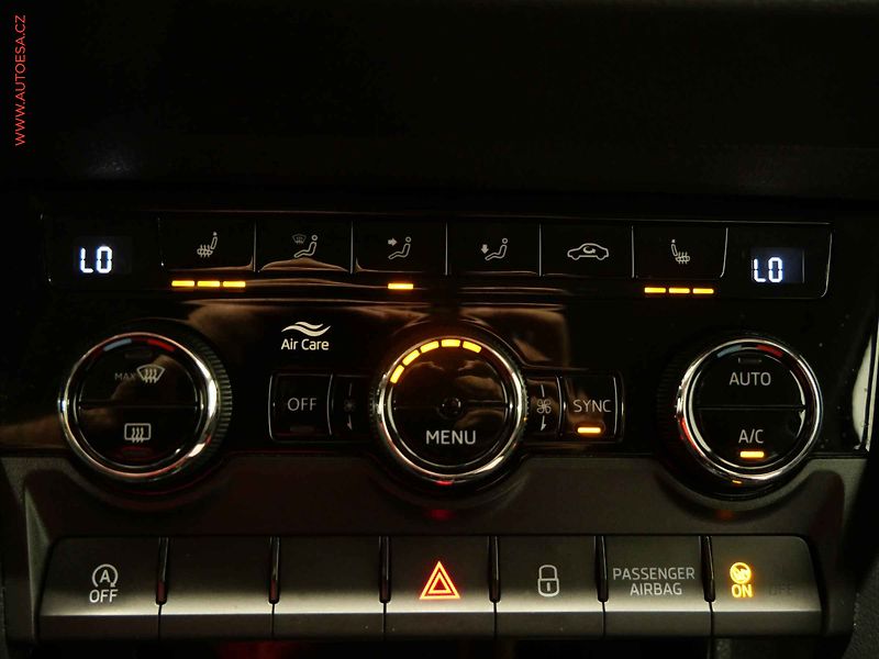Škoda Karoq (2020) 1.0TSI, ČR, Ambition, LED - fotka 18 z 21