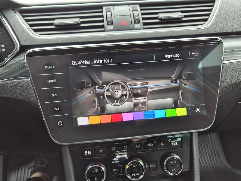 Škoda Superb Combi 2,0TDi 110kw DSG 17ALU - fotka 32 z 53