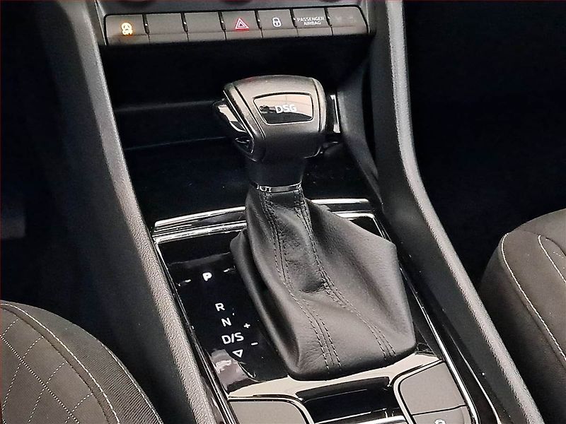 Škoda Karoq (2019) 1.5 TSI, Automat, Tempomat - fotka 12 z 18