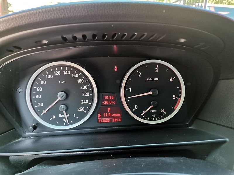 BMW Řada 5 (2005) 3.0d 160kw M57 Automat - fotka 12 z 27