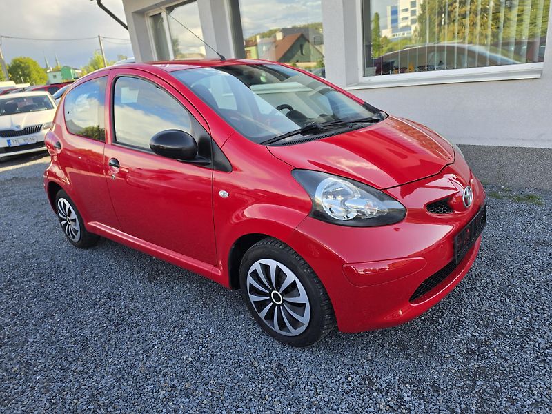 Toyota Aygo 1.0i 50kw - fotka 1 z 21