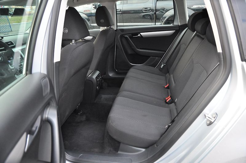 Volkswagen Passat 2.0TDi 130kW KOMBI Automat - fotka 7 z 15