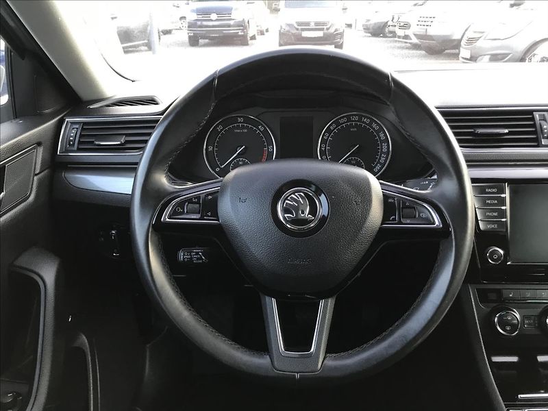 Škoda Superb 1,6 - fotka 12 z 16
