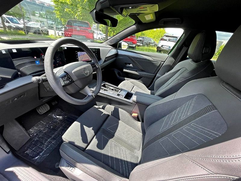 Opel Astra (2026) MHEV ST 1.2T 145k Ultimate AT6 - fotka 12 z 16