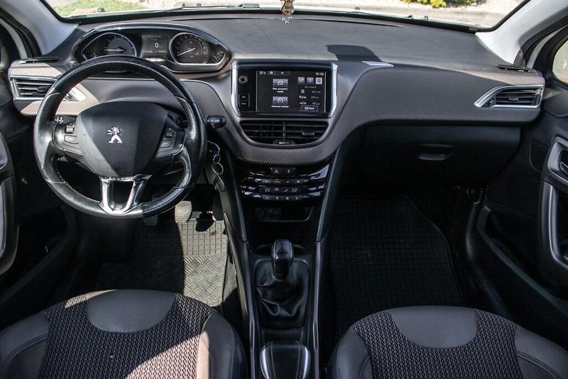 Peugeot 2008 (2014) 1.2 PureTech (60kW) - fotka 7 z 18