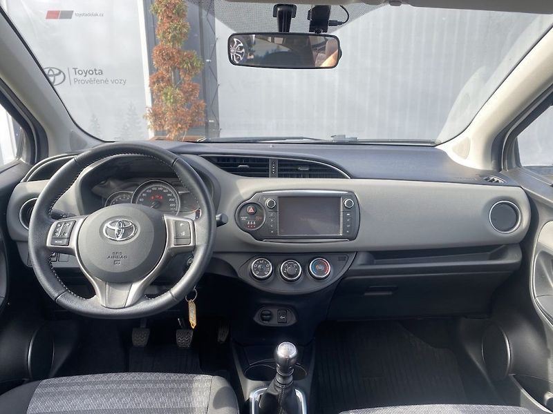Toyota Yaris 1.33i, ČR, Trend, manual - fotka 10 z 15
