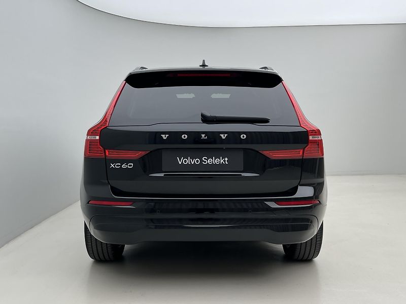 Volvo XC60 B4 CORE AUT 1.maj. - fotka 12 z 40