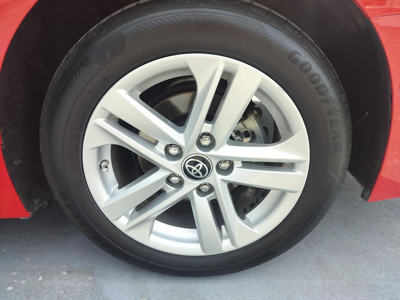 Toyota Corolla 1.8 hybrid business, navigace - fotka 24 z 26