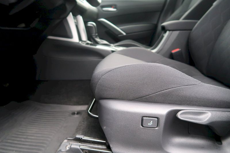 Toyota Corolla Cross (2024) Comfort Business 2,0 Hybrid 4x - fotka 14 z 28