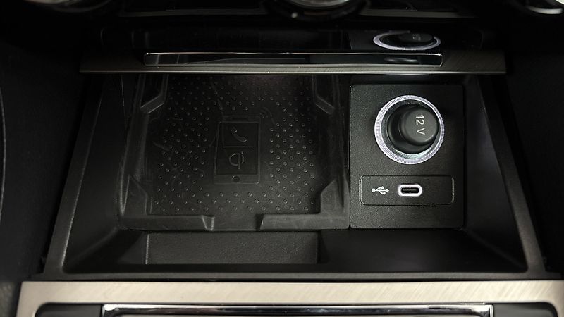 Škoda Superb 2.0 TDI DSG L&K Combi - fotka 27 z 35