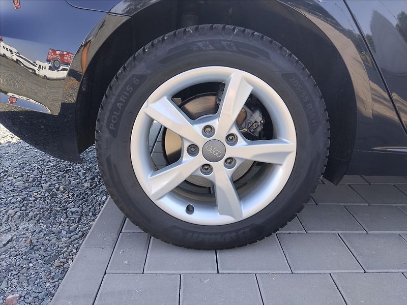 Audi A3 1,6   Sportback - fotka 31 z 32
