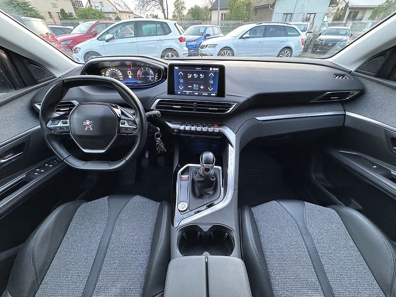 Peugeot 5008 (2020) 1.5 BlueHDi GT-Line LED Kamera - fotka 6 z 50