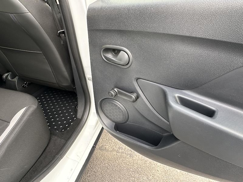 Dacia Sandero (2016) STEPWAY 0.9/66kW *ČR* KLIMA*  - fotka 26 z 34