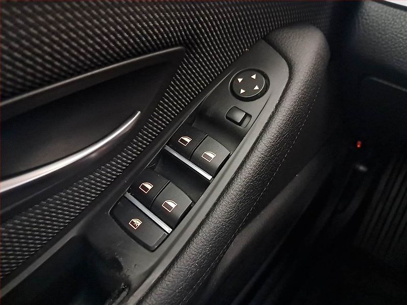 BMW Řada 5 (2014) 525d xDrive, 4X4, Automat - fotka 19 z 24