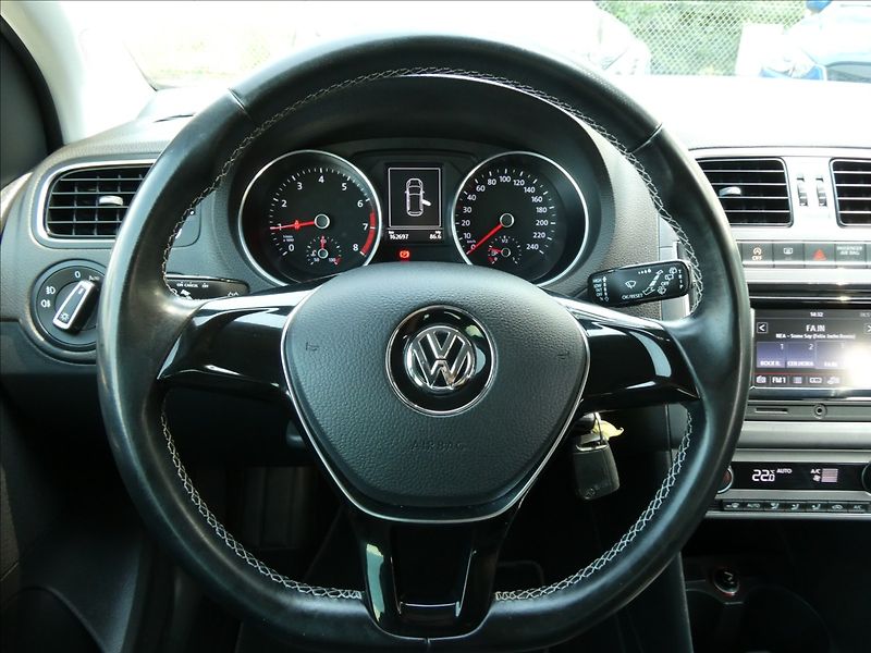Volkswagen Polo 1,2 TSi 66kW serviska, 2x kola - fotka 31 z 50