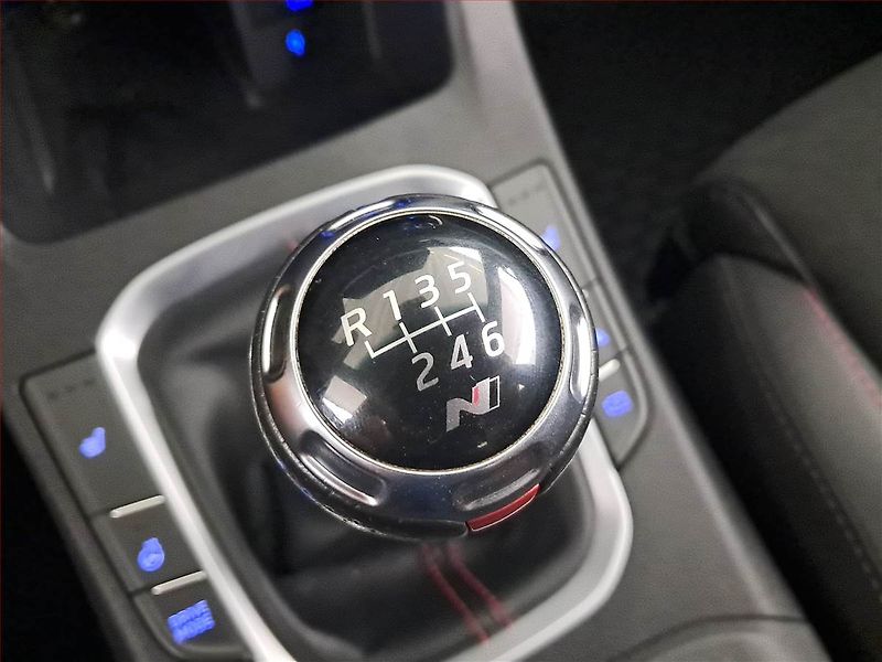 Hyundai i30 (2022) N-Line 1.5 T-GDI MHEV - fotka 13 z 16