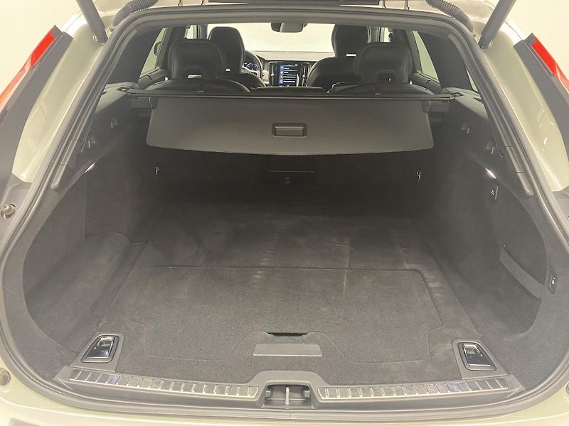 Volvo V90 B5 AWD R-DESIGN AUT CZ - fotka 6 z 53