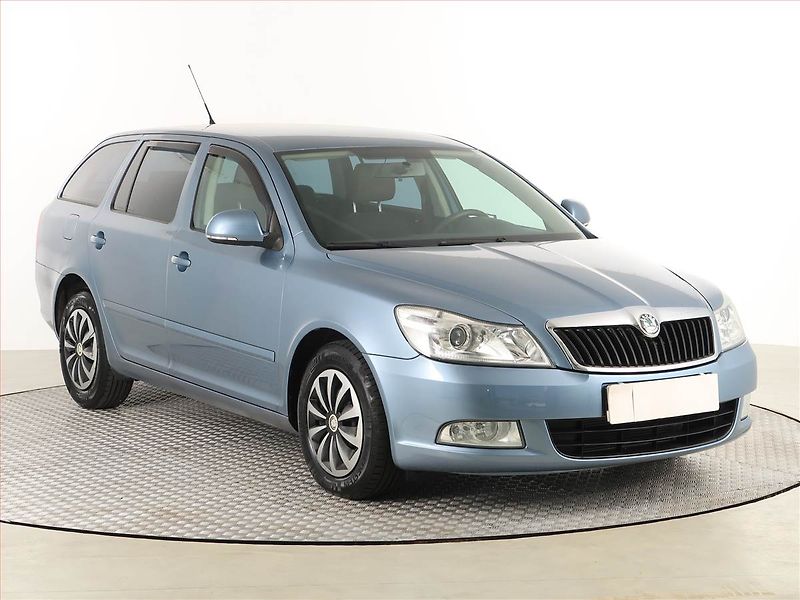 Škoda Octavia (2011) Ambiente 1.6 TDI, Tempomat - fotografie inzerátu