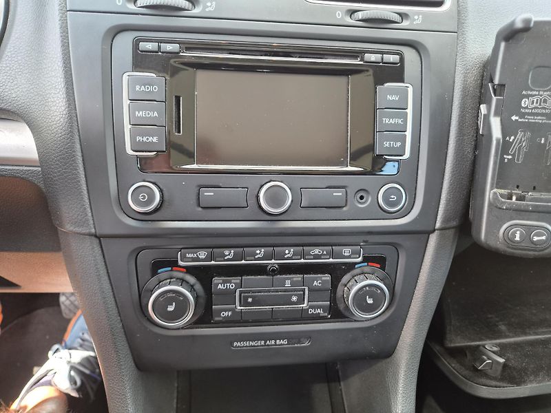 Volkswagen Golf 2,0 TDI HIGHL - fotka 10 z 23