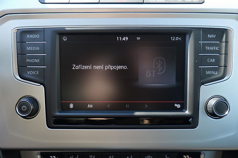 Volkswagen Passat 1.4 TSI 110 kW DSG Kamera Tažn - fotka 27 z 35