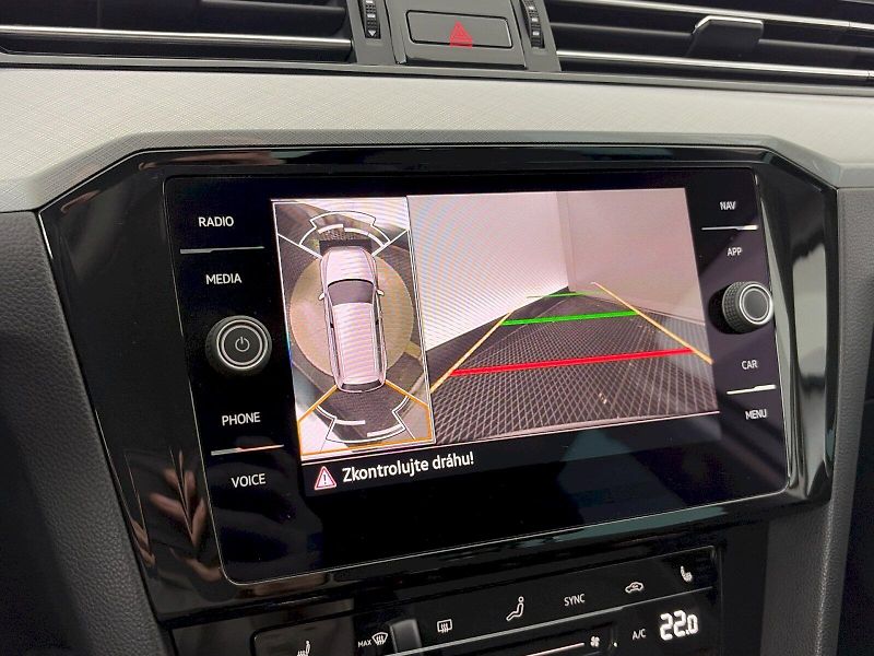Volkswagen Passat (2023) Business 2.0 TSI 140kW DSG - fotka 13 z 35