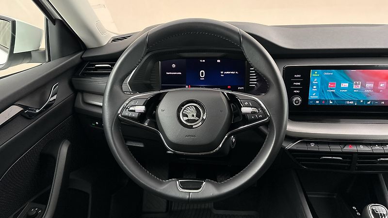 Škoda Octavia 2.0 TDI Ambition Combi - fotka 9 z 26