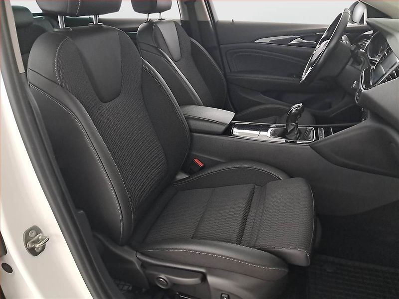 Opel Insignia (2018) 2.0 CDTI, Kůže, Navi, Tempomat - fotka 9 z 17