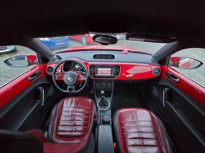Volkswagen Beetle (2012) 1.6 TDi 2012 - fotka 11 z 17