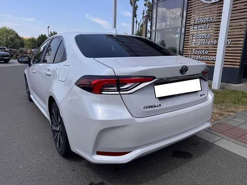 Toyota Corolla 1.8 Style - fotka 6 z 13