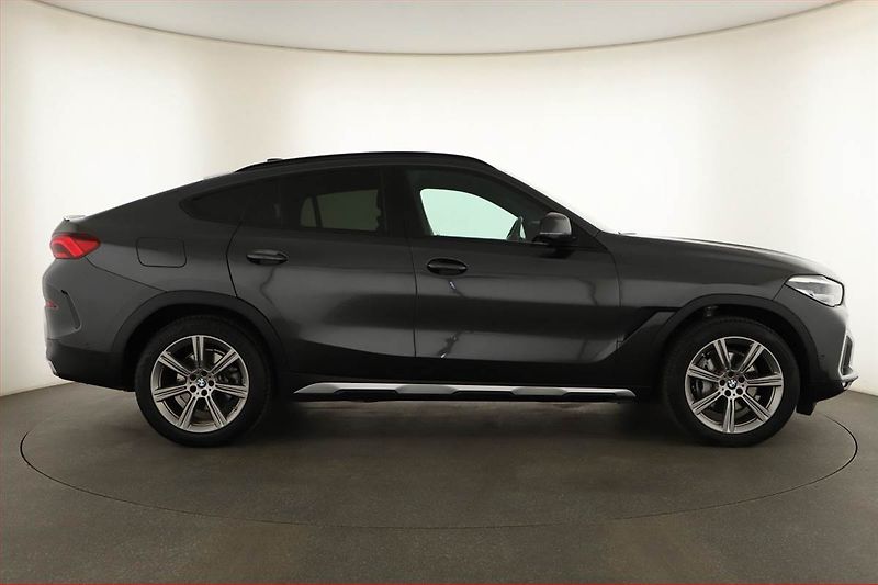BMW X6 (2021) xDrive30d, ACC, Výhřev, Kamera - fotka 6 z 31