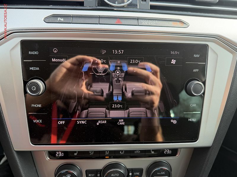 Volkswagen Passat (2018) 2.0TDi, DSG, navi, TZ - fotka 17 z 22