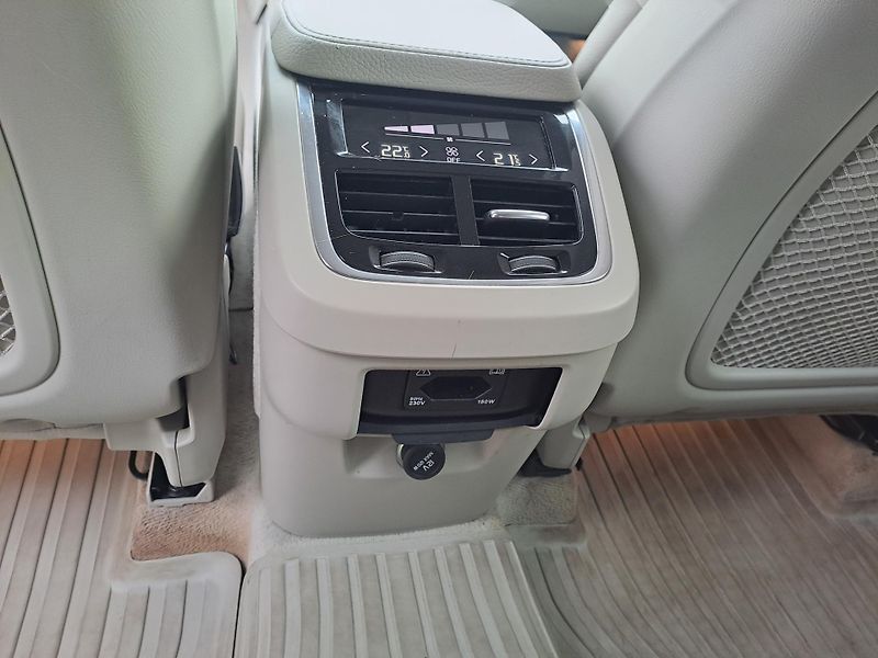 Volvo XC90 (2016) 2,0 D5 AWD DRIVE-E INSCRIPTION - fotka 17 z 35