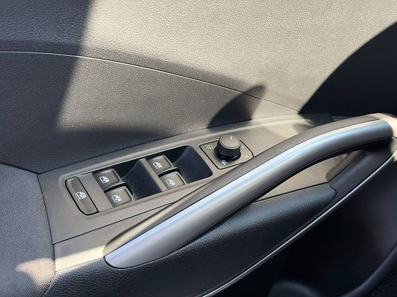 Škoda Fabia Selection 1,0 TSI 70 kW 5° MP - fotka 26 z 31