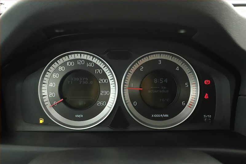 Volvo V70 (2012) 1.6 DRIVe, Navi, Xenony - fotka 9 z 17