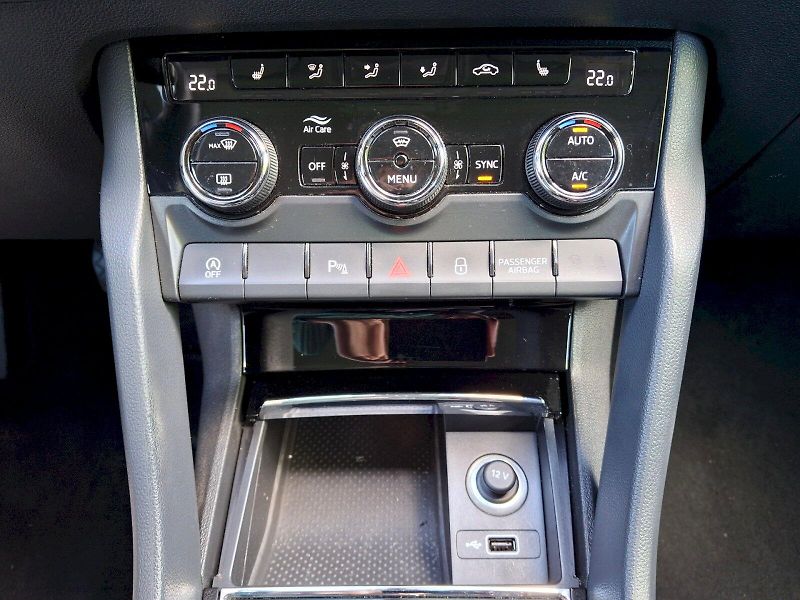 Škoda Karoq (2018) Style DSG 4x4 2,0TDi 110kW - fotka 26 z 35