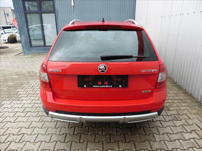 Škoda Octavia 2,0 TDi Combi 4x4 DSG Scout - fotka 7 z 17