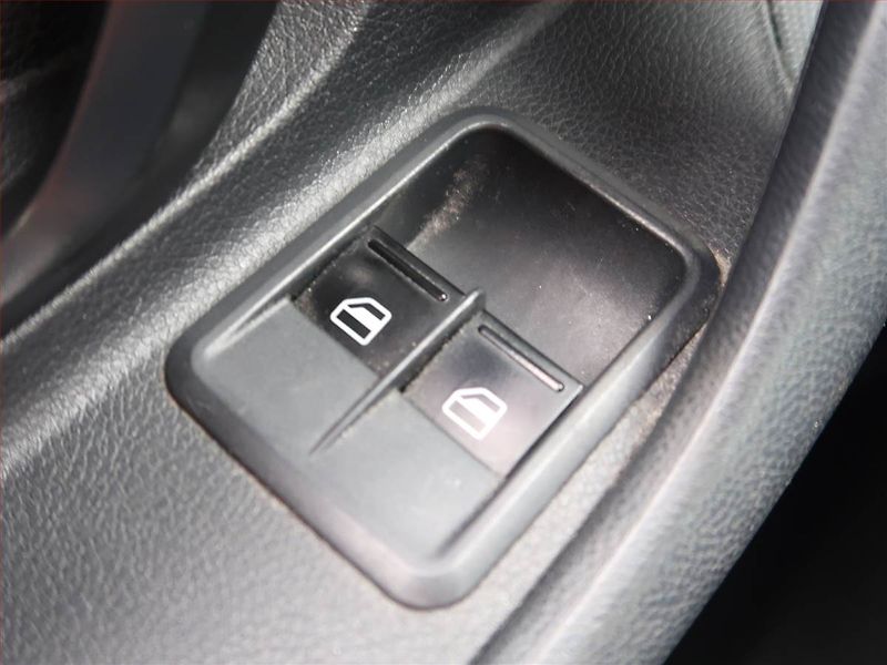 Škoda Fabia (2012) 1.2 TSI, po STK, oblíbený vůz - fotka 15 z 15