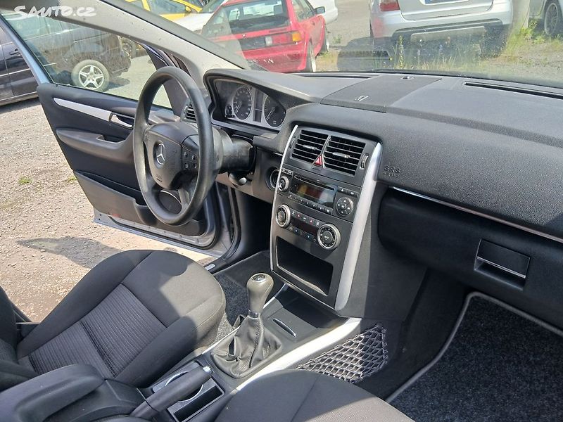Mercedes-Benz Třídy B 1.7i, KLIMATRONIC - fotka 28 z 31