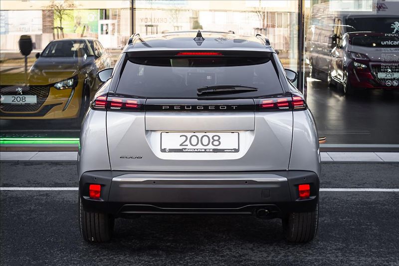 Peugeot 2008 (2026) 1,2 BUSINESS Hybrid 145 e-DCS6 - fotka 6 z 16
