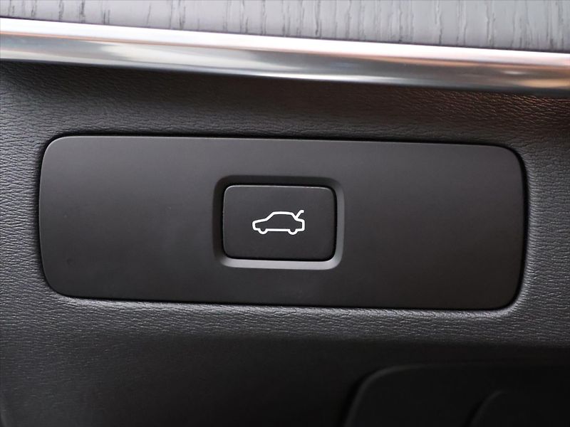 Volvo XC90 2,0 B5 173kW AWD Plus Bright C - fotka 18 z 44