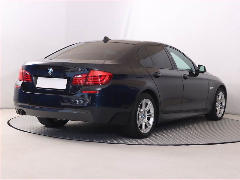 BMW Řada 5 (2013) M Sport 530d xDrive, 4X4 - fotka 5 z 20