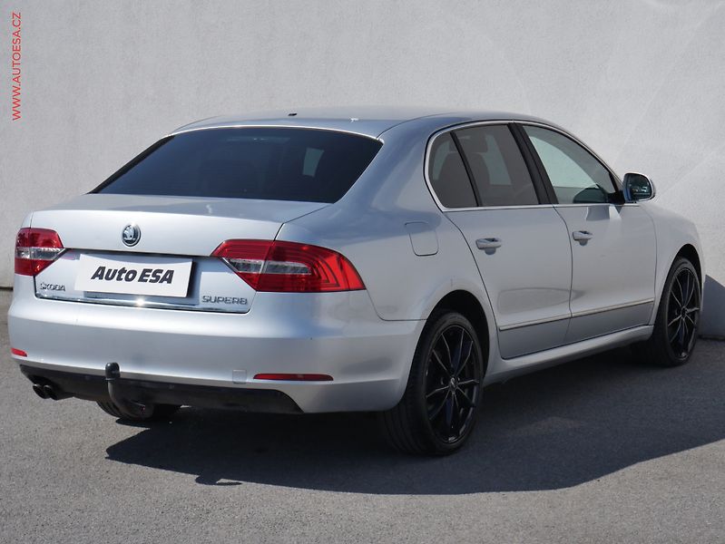 Škoda Superb (2014) 2.0 TDi, ČR, Elegance, DSG - fotka 4 z 20