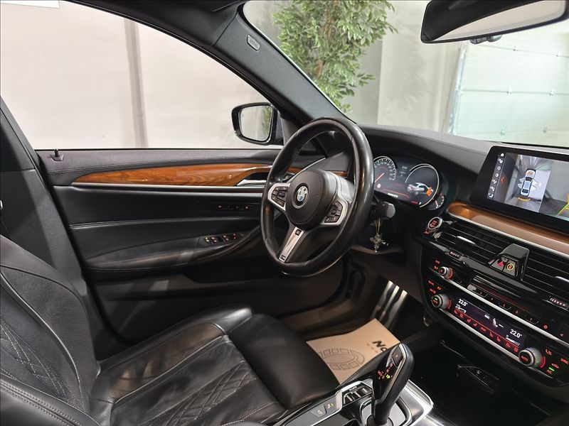 BMW Řada 5 3,0   540i LUXURY M-PAKET HARM - fotka 22 z 40