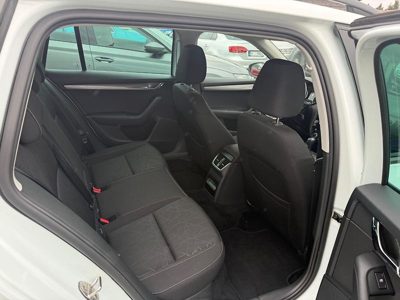 Škoda Octavia 1.5 TSI DSG CLEVER - fotka 11 z 13