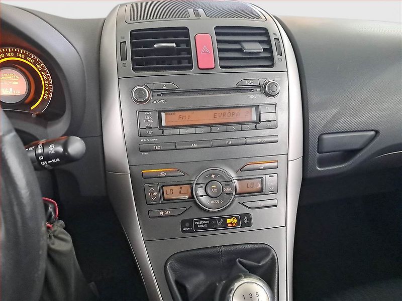 Toyota Auris (2008) 1.4 D-4D, Serv.kniha - fotka 12 z 17